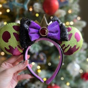 Disney Minnie Ears Poisoned Apple